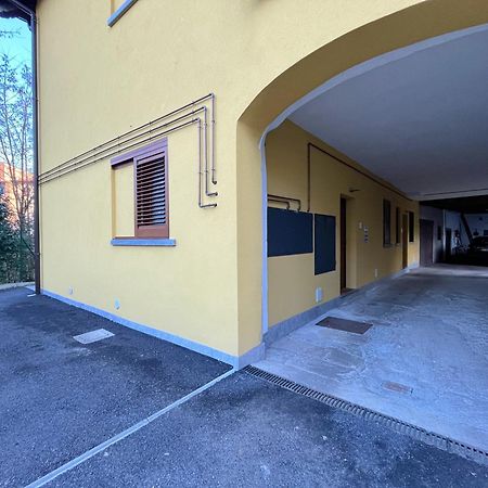 Appartamento con balcone affascinante a Cadorago Fino Mornasco Exterior foto