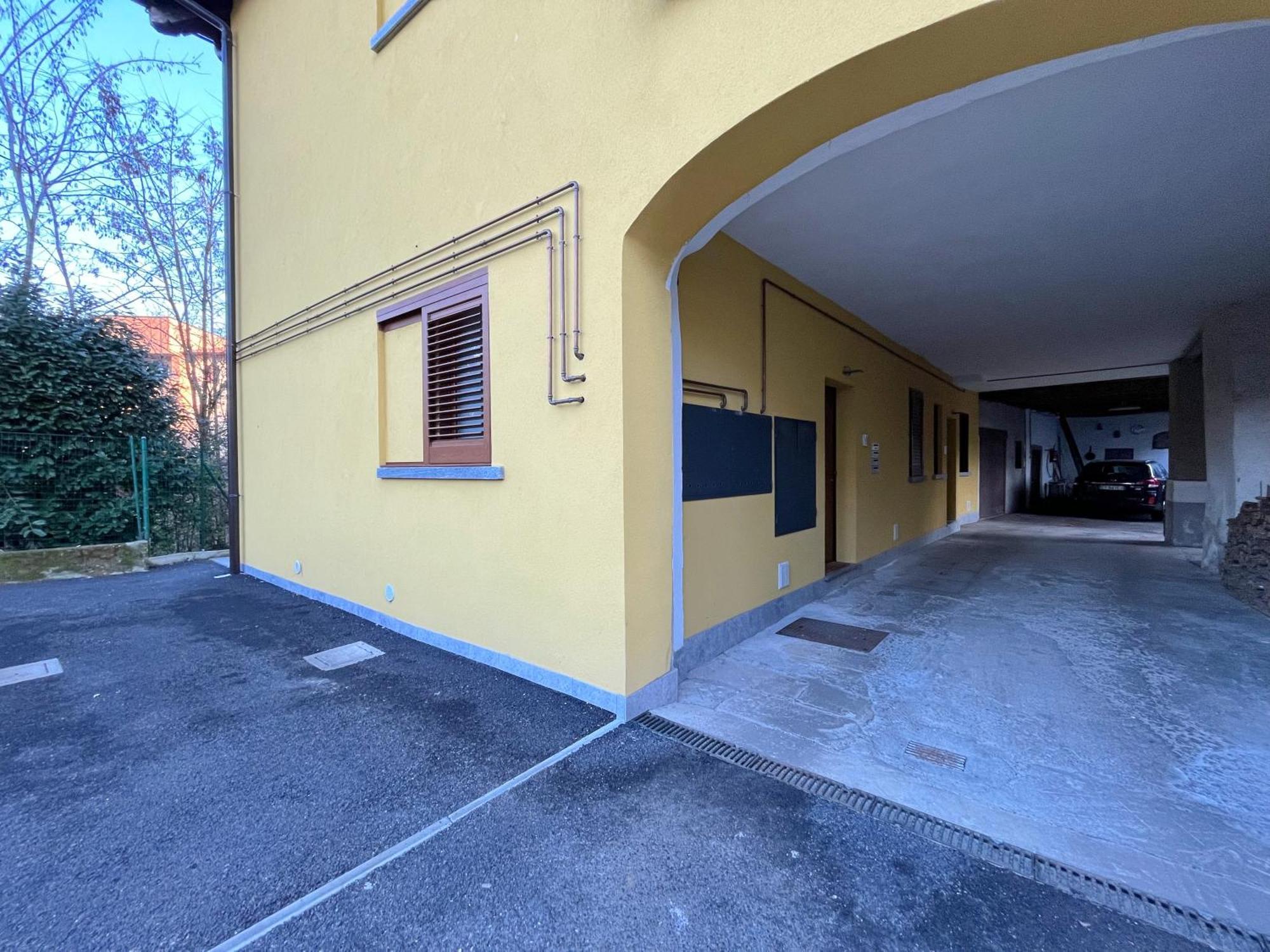 Appartamento con balcone affascinante a Cadorago Fino Mornasco Exterior foto