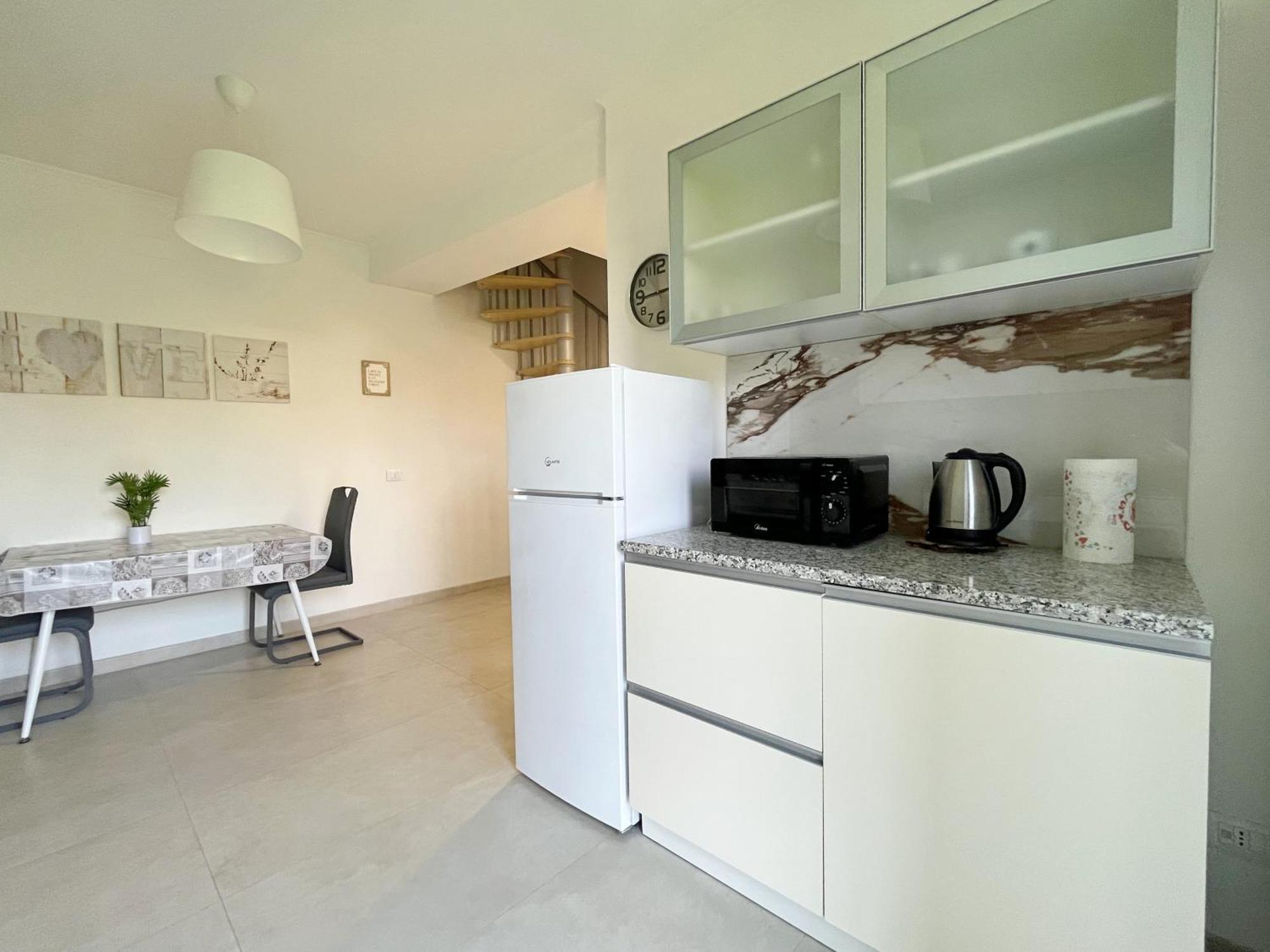 Appartamento con balcone affascinante a Cadorago Fino Mornasco Exterior foto