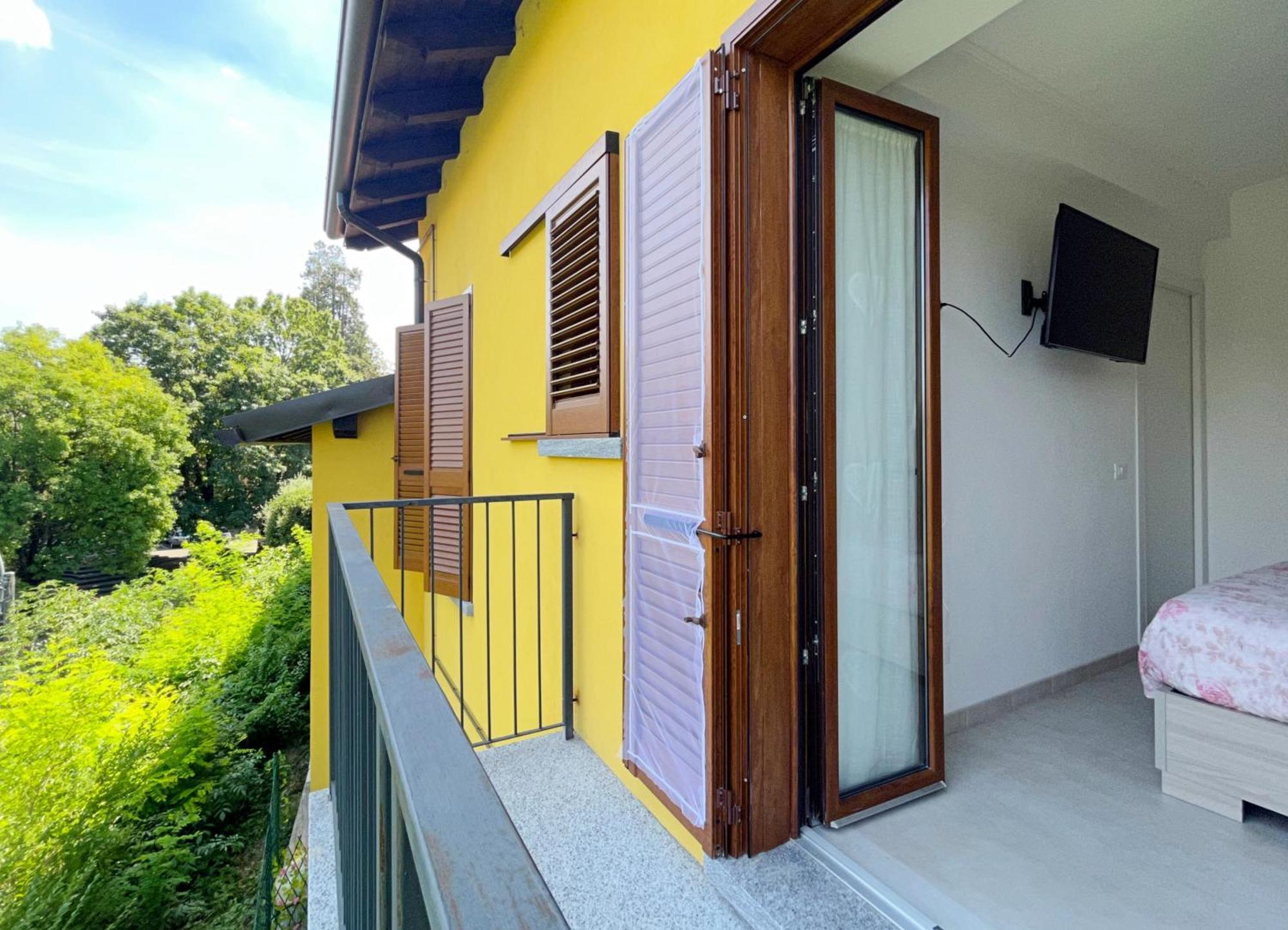 Appartamento con balcone affascinante a Cadorago Fino Mornasco Exterior foto