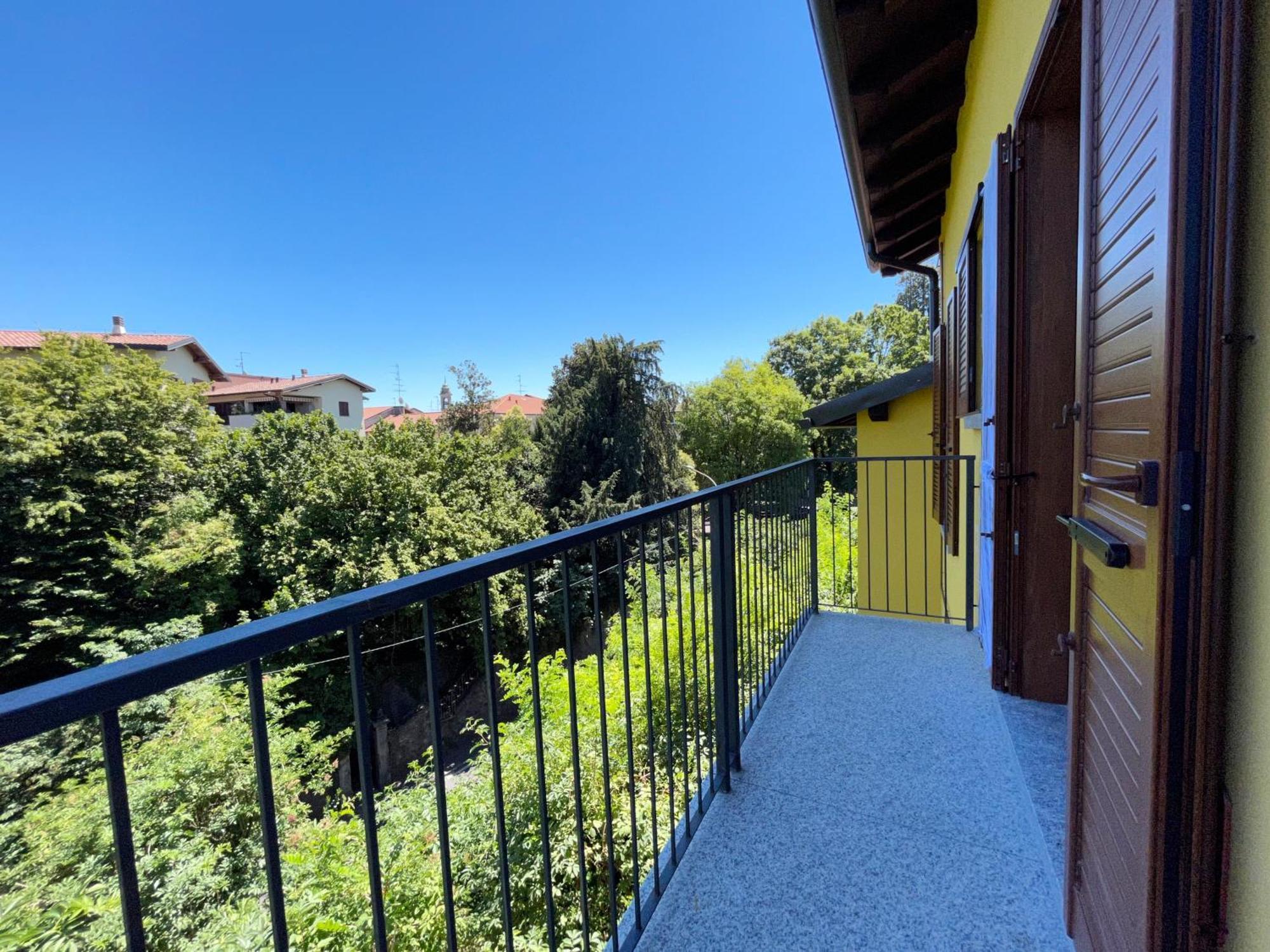 Appartamento con balcone affascinante a Cadorago Fino Mornasco Exterior foto
