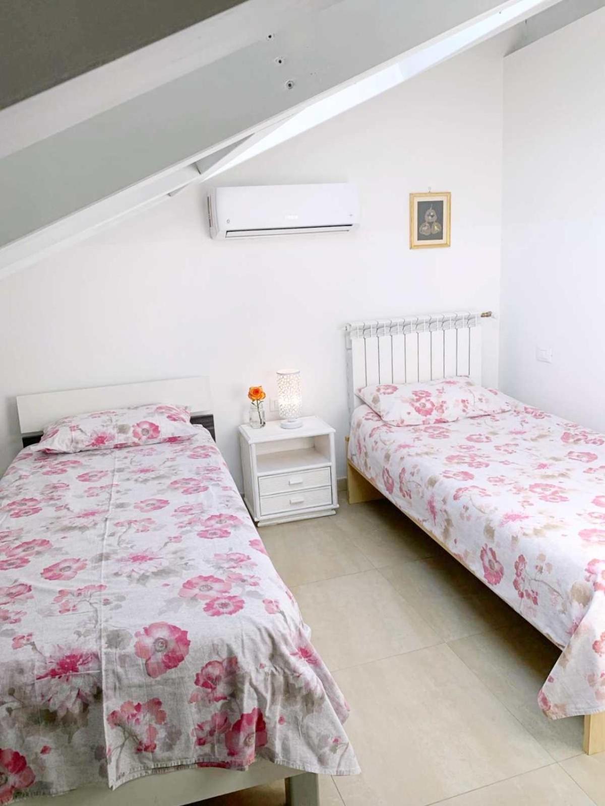 Appartamento con balcone affascinante a Cadorago Fino Mornasco Exterior foto